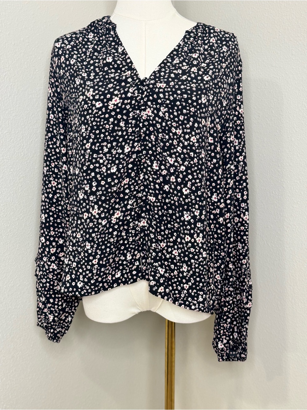 ON 34th Floral Peasant Blouse Black Pink White XS NWT Macy’s